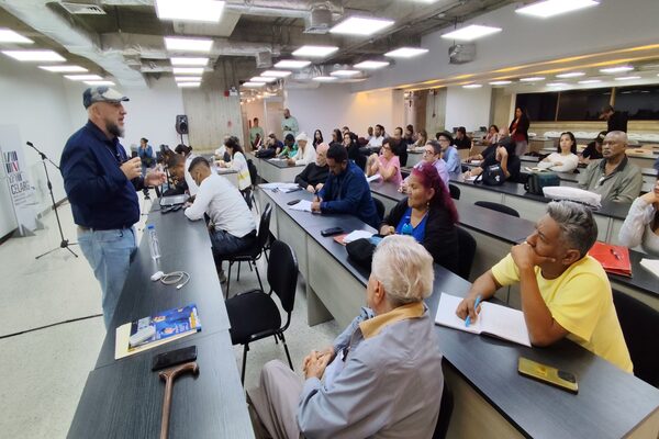 Justo Cuño Bonito sobre Ayacucho: los Bicentenarios y la Historia Insurgente nos plantean otra mirada de la historia